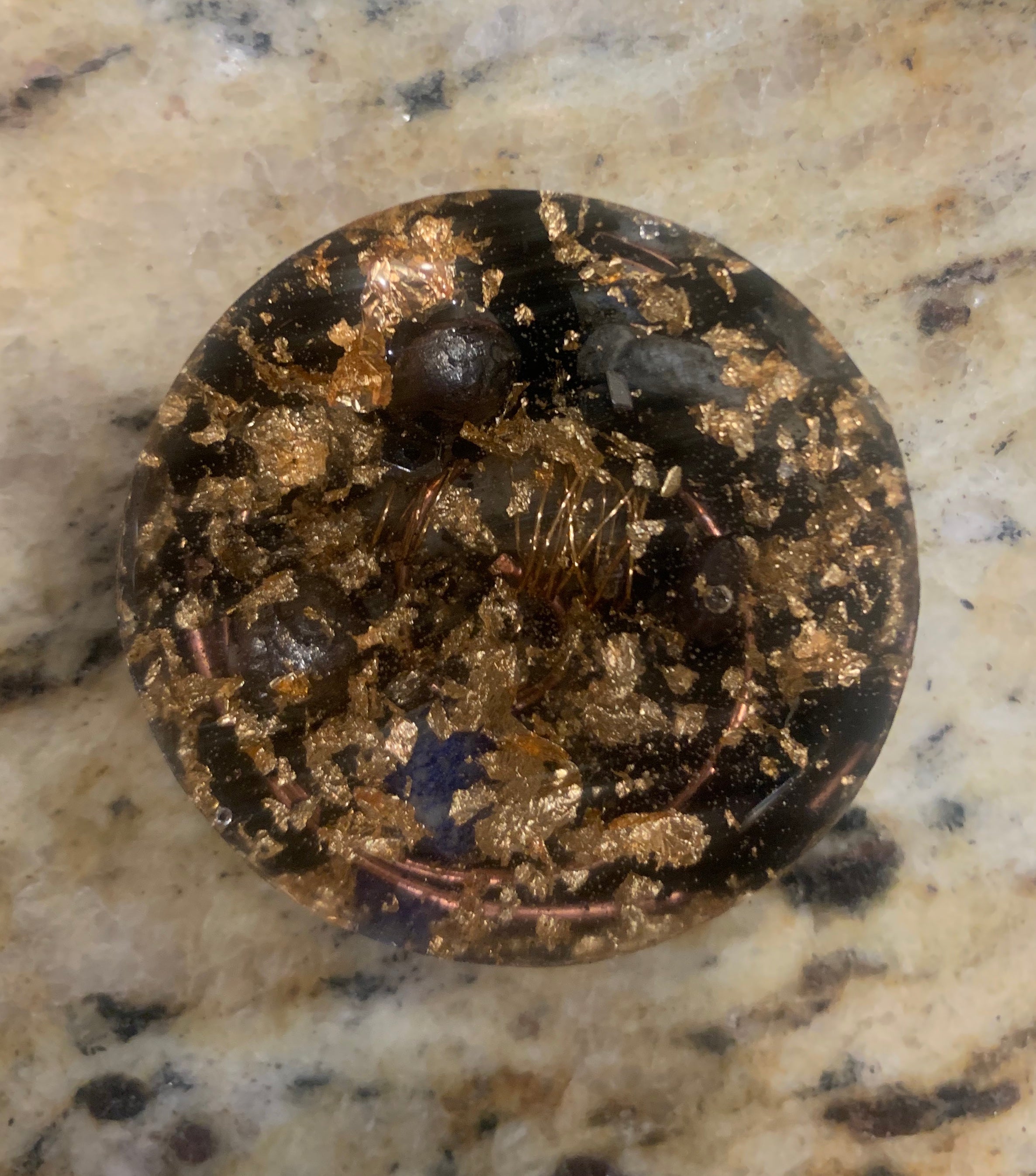 Shungite & Gold Mica Phone Pod